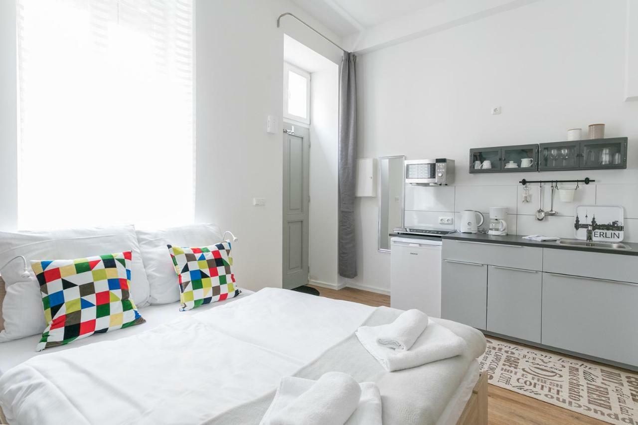 Studio Apartment For 3 เบอร์ลิน ภายนอก รูปภาพ